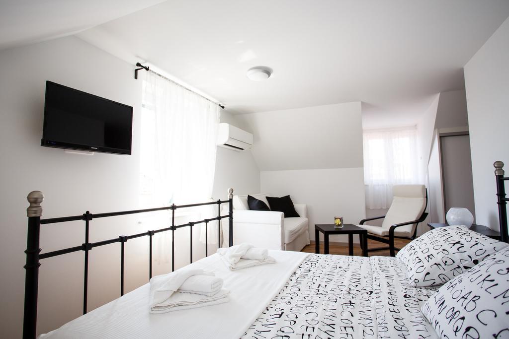 Neva Old Town Apartments Спліт Номер фото