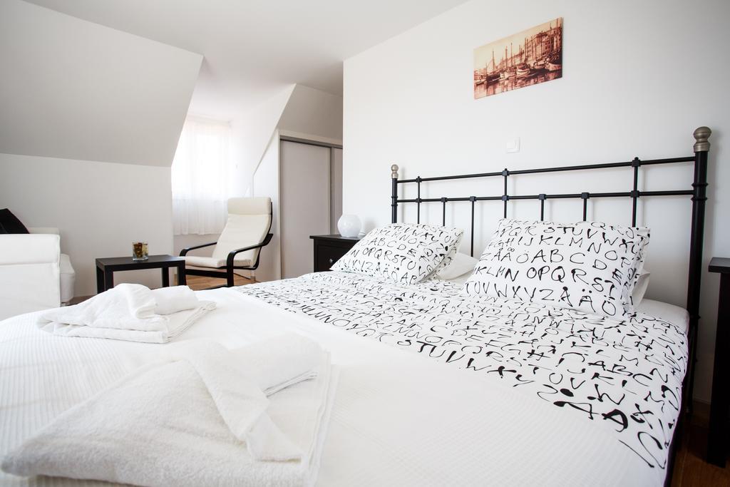 Neva Old Town Apartments Спліт Номер фото