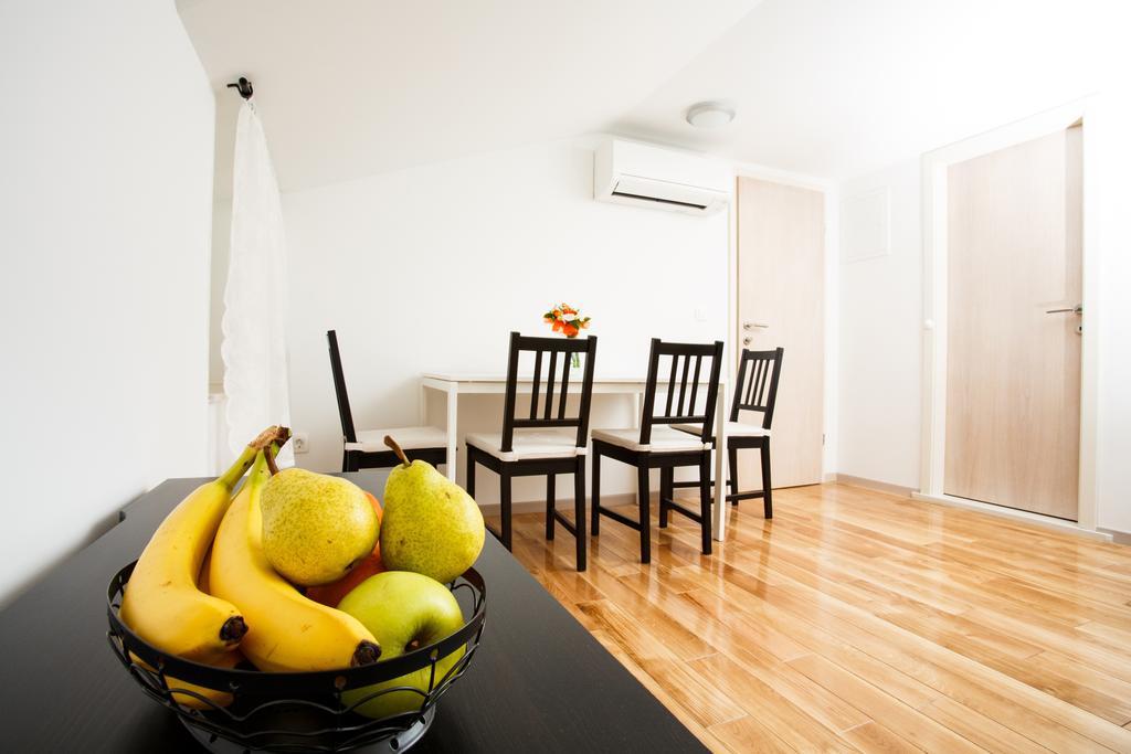 Neva Old Town Apartments Спліт Номер фото